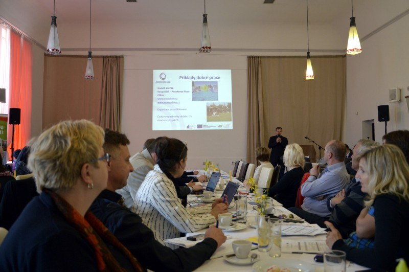 Zástupci měst, obcí a subjekty poskytující služby v cestovním ruchu v turistické oblasti Beskydy-Valašsko se sešli na konferenci na Hukvaldech