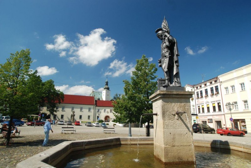 Poznávejte erby, busty a sochy našeho města!