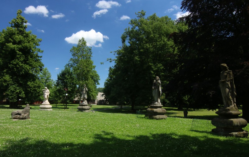 Zámek Paskov a zámecký park