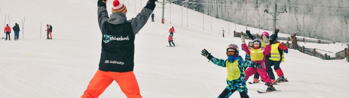Lyžařská a snowboardové školy v lyžařském areálu Opálená