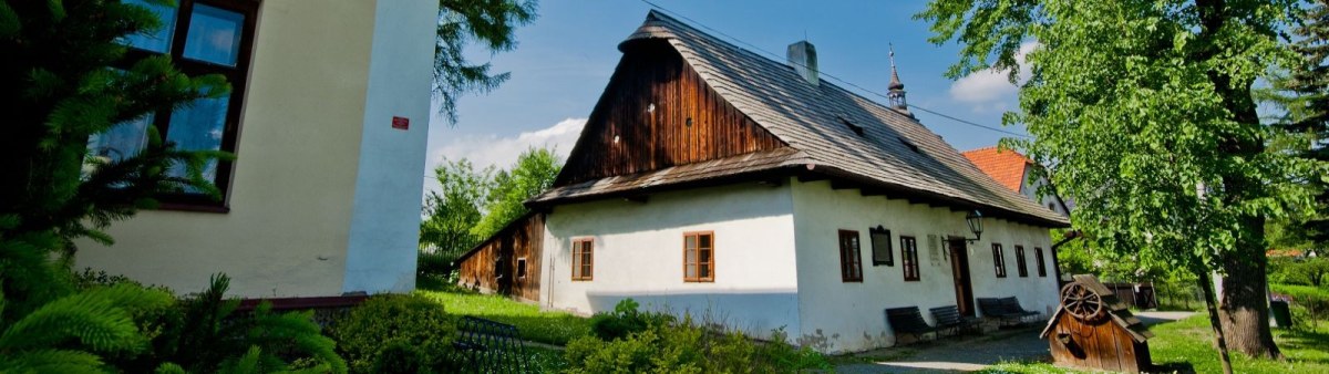 Po kolejích z města klobouků do Hostašovic