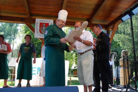 Kotlíky gulášových dobrot byly letos okořeněné recesí a zábavou