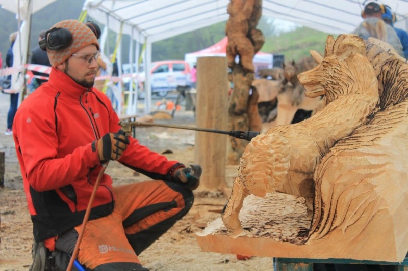 Dřevěné Pustevny 2018, dřevo ožívá pod rukama mistrů