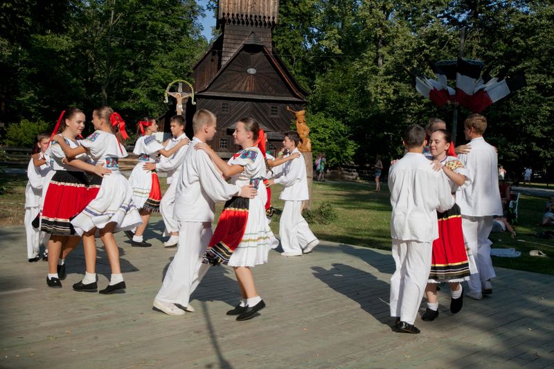 Slovenský folklor roztančí Valašské muzeum v přírodě v Rožnově pod Radhoštěm