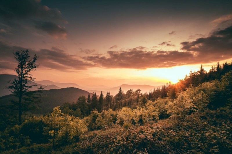 Z Nové Dědiny méně frekventovanou trasou až na vrchol