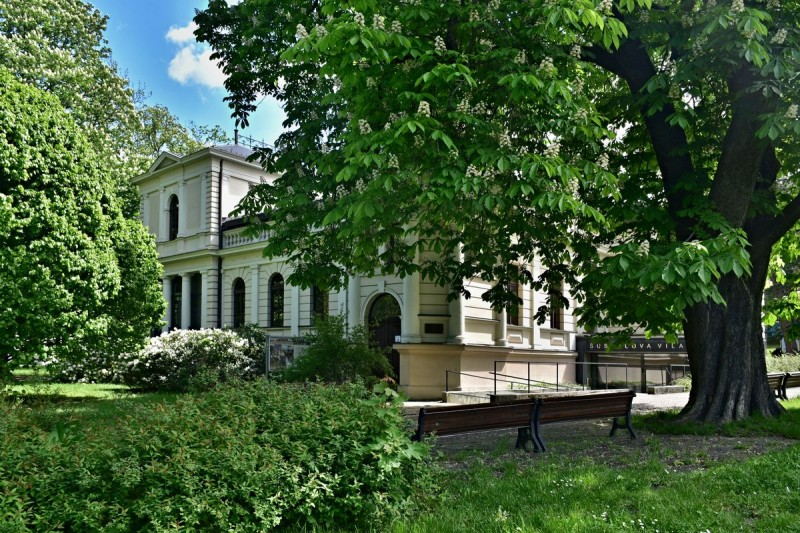 Parkoviště Kopřivnice - Centrální u hotelu Tatra