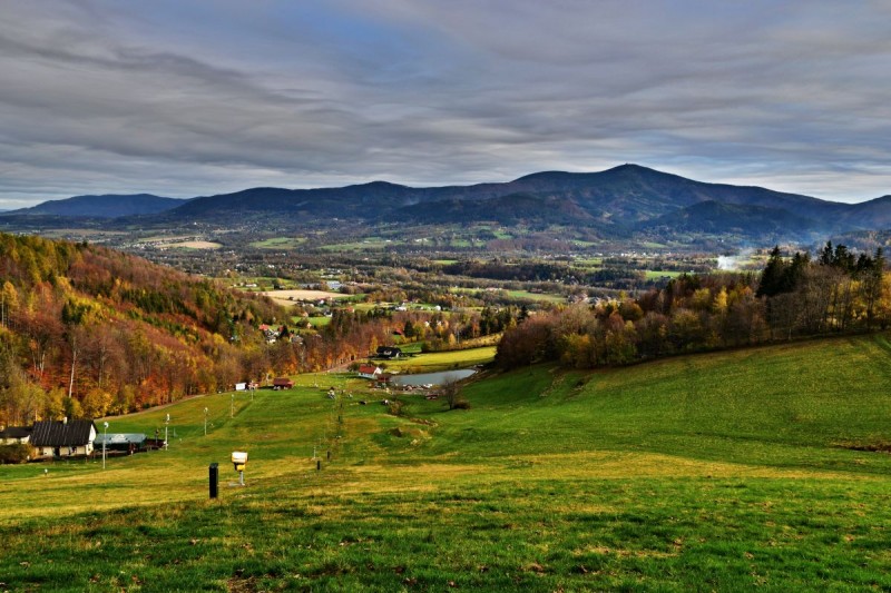 Pohodovou procházkou za výhledy na vrcholy Beskyd